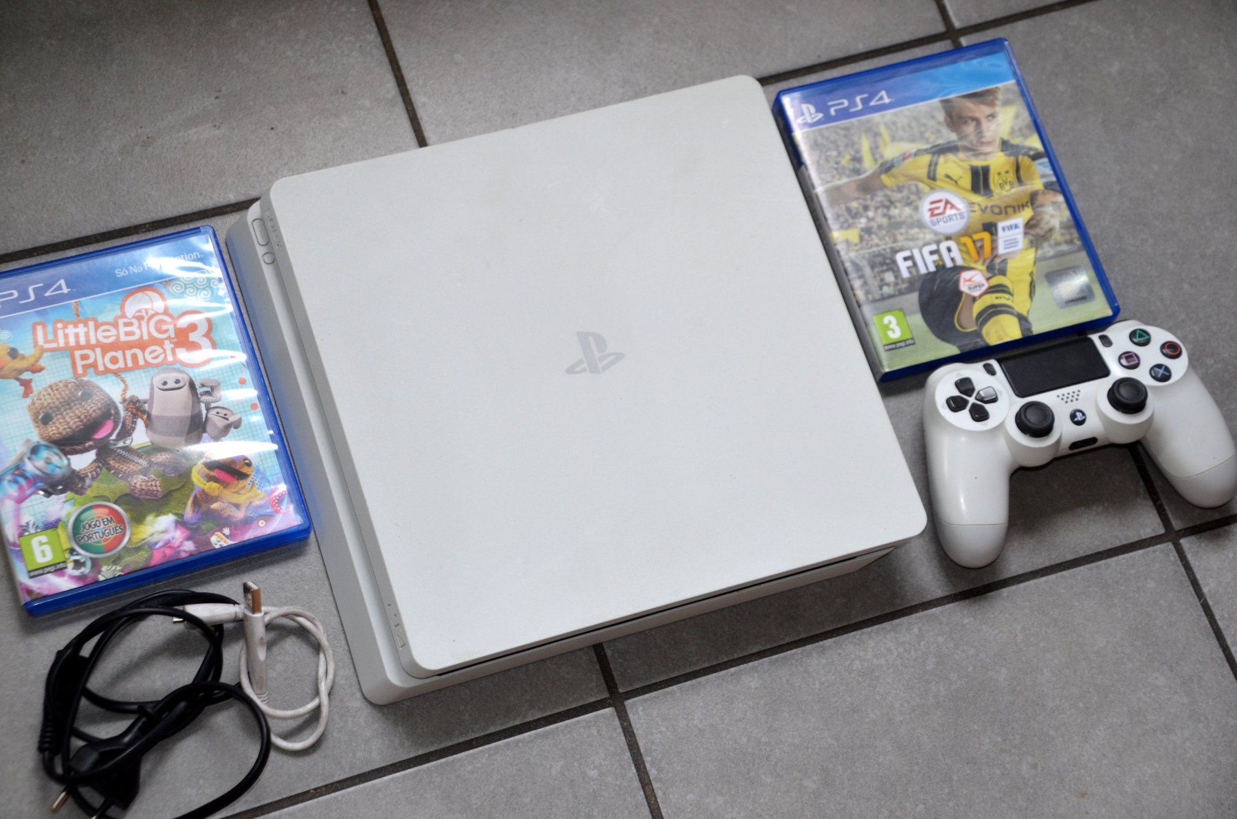 Sony Console: Playstation 4 / PS4 Slim – Usato da Collonges venduto da arashee 1