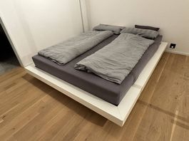 Bett 160cm inkl. Matratze und Rost