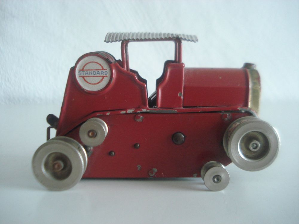 Marklin - Tank avec sa clé , chenilles cassées , 10cm, Vente aux