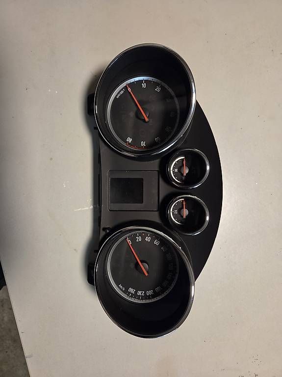 Tutti pezzi di ricambio auto: Opel Astra j 1.6l Tacho – Usato da Gossau SG venduto da Z20let 1