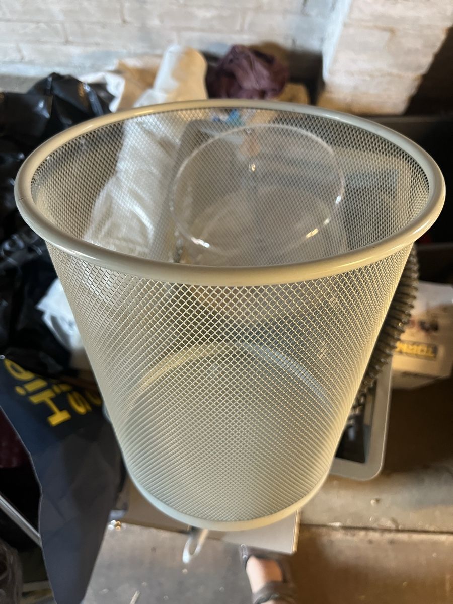 Poubelles: Abfallkorb Papierkorb Büro Abfallkorb 25cmx 29cm . – D'occasion à Kallnach par luk_9tdh 1