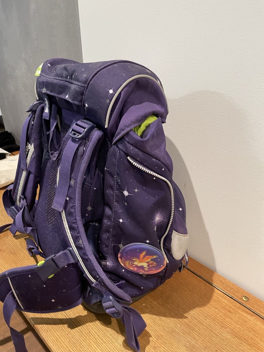 Ergobag Sacs & sacs à dos: Schulranzen ergobag lila Sterne gebraucht  – D'occasion à Küssnacht am Rigi par Andreakamm 2