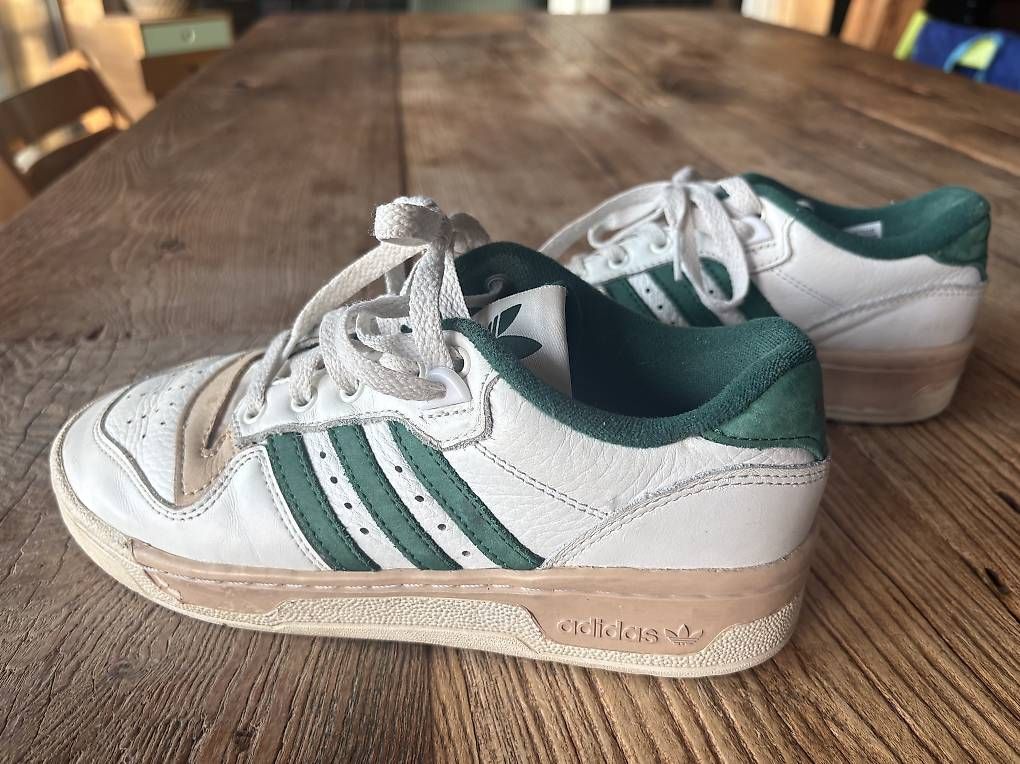 Damenschuhe: Vintage Adidas Sneakers 37 1/3 – Gebraucht aus Ried b. Kerzers von Yomue 1