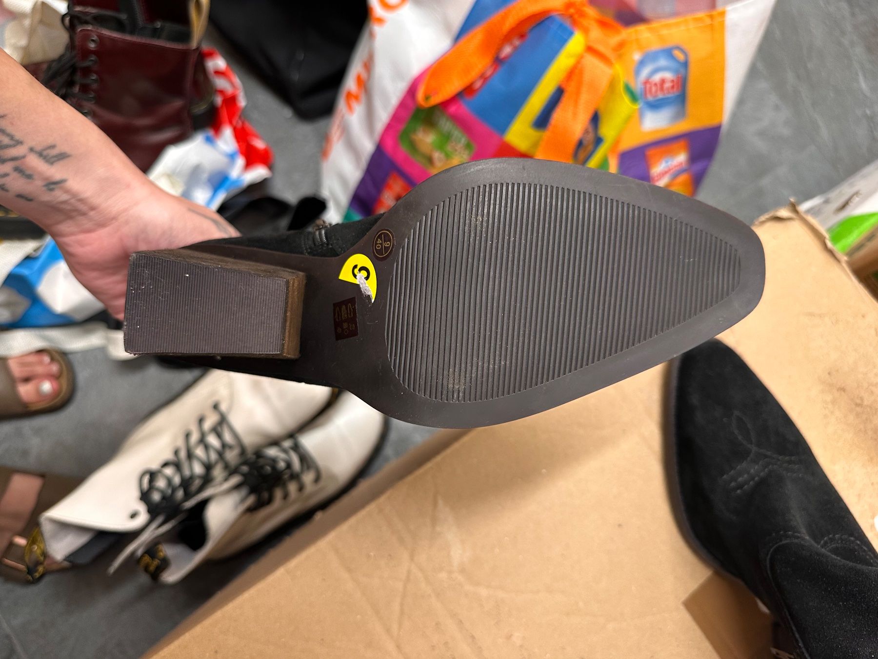 Scarpe da donna: Schwarze Stiefel mit Absatz – Usato da Zürich venduto da Naohmyxraphaela 3