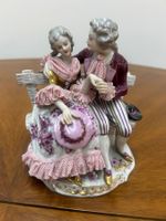 Volkstedt Porzellanfigur Rokokostil Liebespaar auf Sitzbank