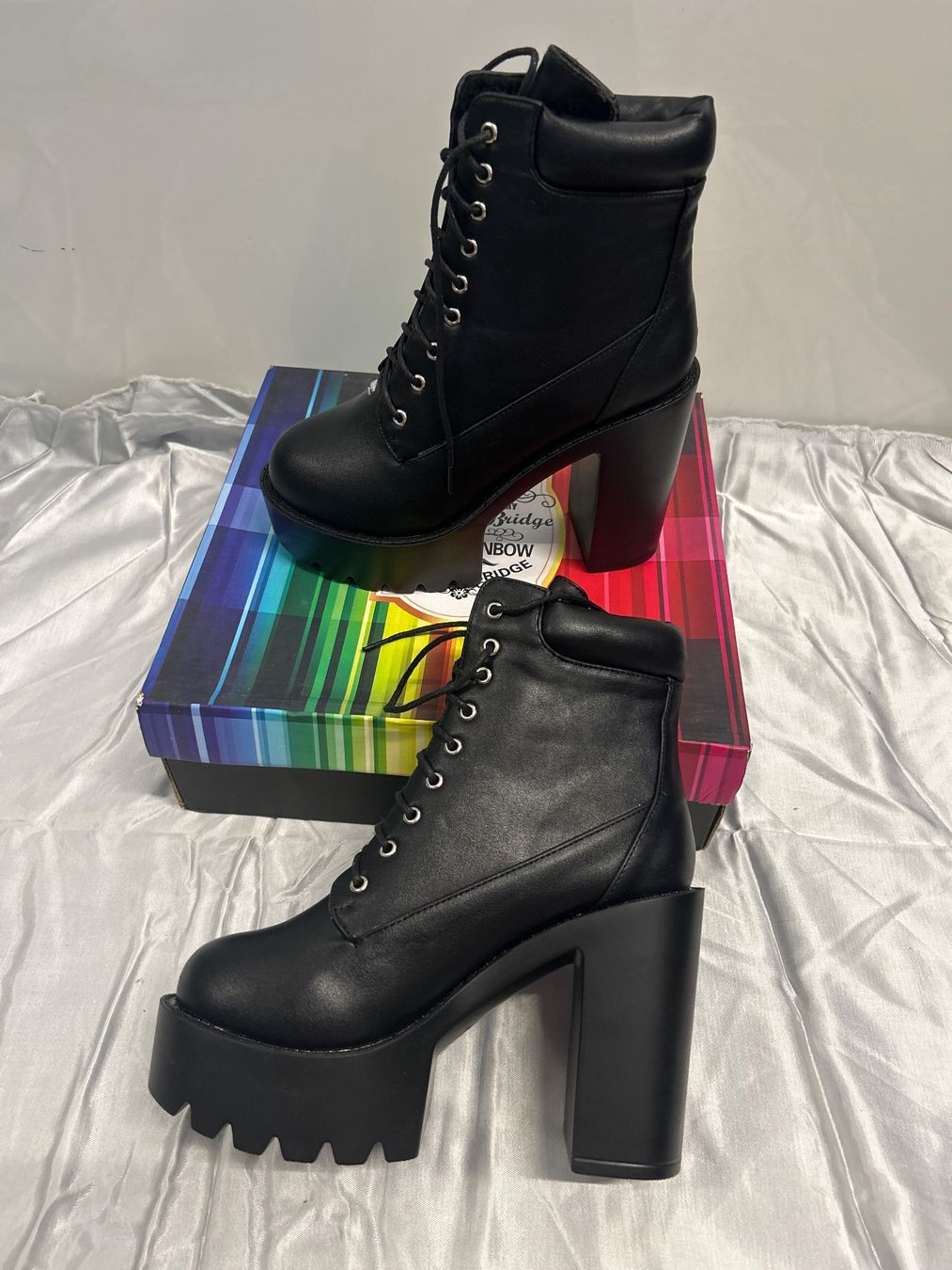 Scarpe da donna: Stiefeletten geschnürt mit Absatz schwarz Gr 37 – Nuovo e nell'imballaggio originale da Regensdorf venduto da Spyke55