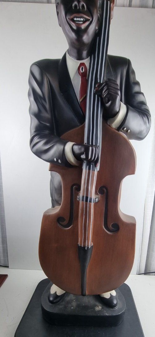 Statuette: Dunkelhäutiger Jazz Player mit Kontrabass – Usato da Flums venduto da Flumsantik 2