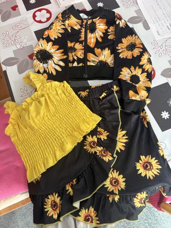 Abito estivo con girasoli e top giallo abbinato (taglia 130)
