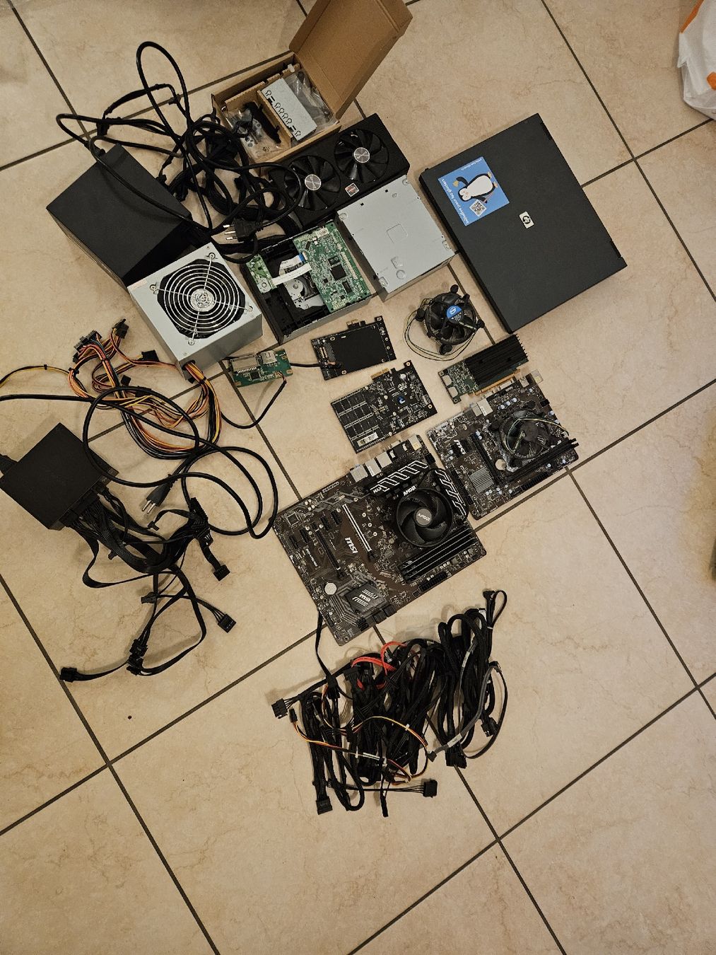 Composants électroniques: Matériel informatique – D'occasion à St-Légier-La Chiésaz par emi_c86b 1