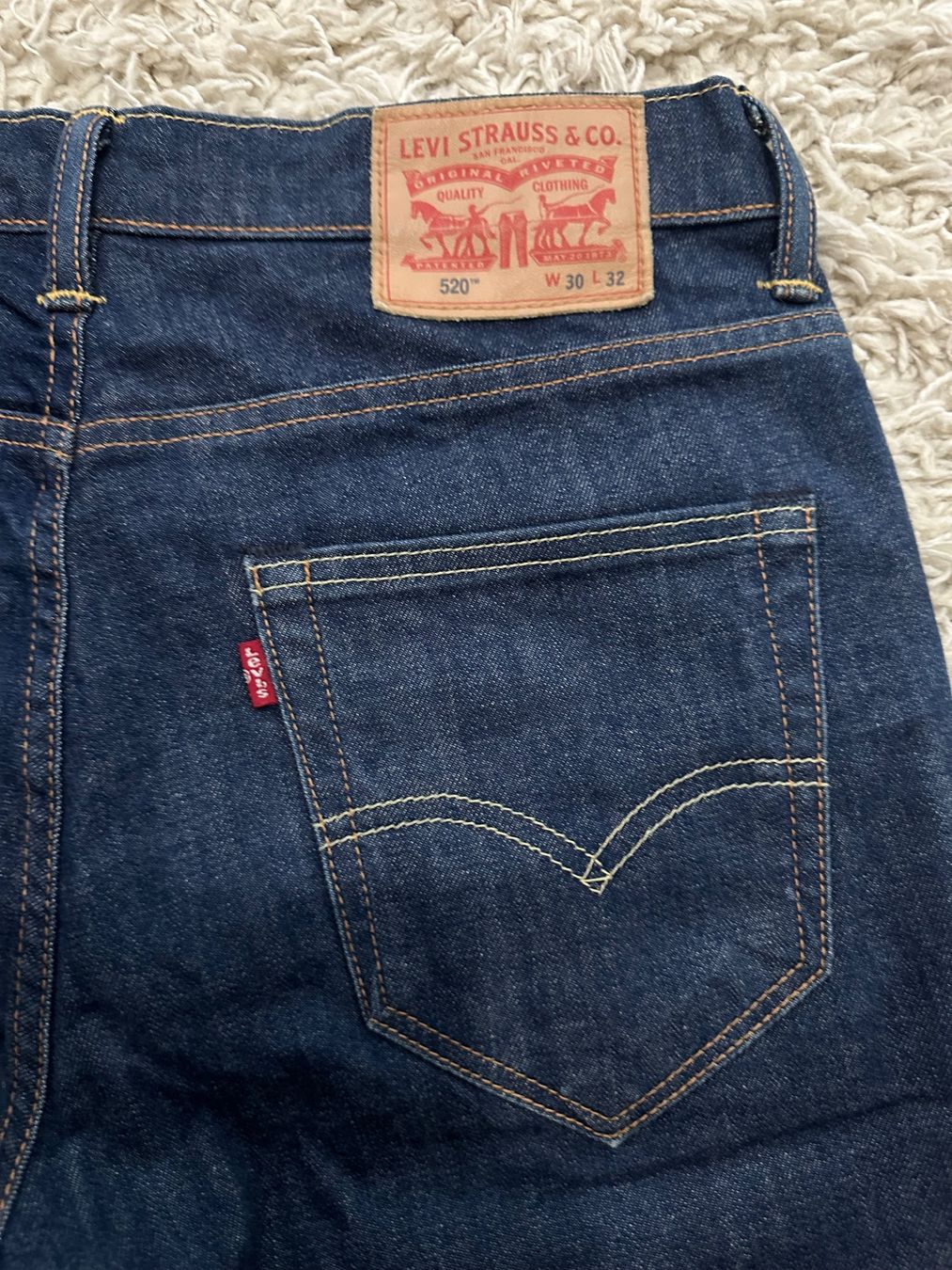 Levi's Jeans: Jeans LEVIS STRAUSS 520 Taille/Grosse W30 L32 – D'occasion à Bern par BrandVilla 3
