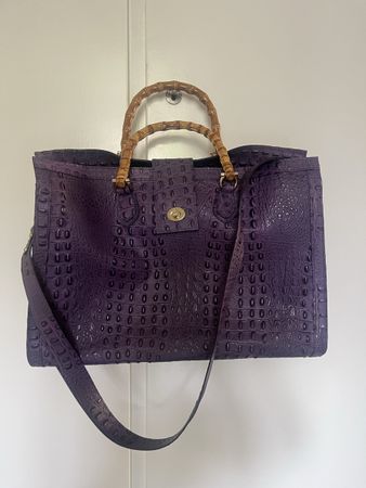 Lila Krokoprint Ledertasche von Majo Firenze mit Bambusgriff