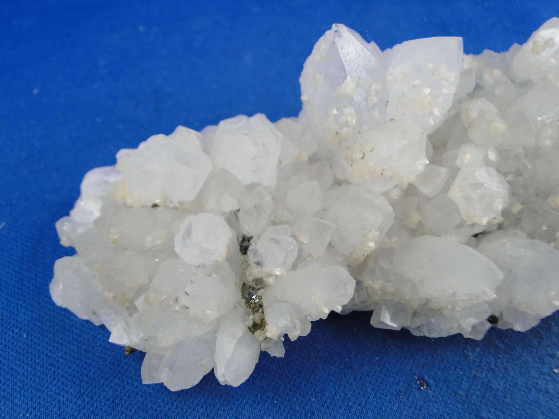Minerali & Pietre curative: Bergkristall mit Dolomit – Usato da Schinznach Bad venduto da Demerald 1