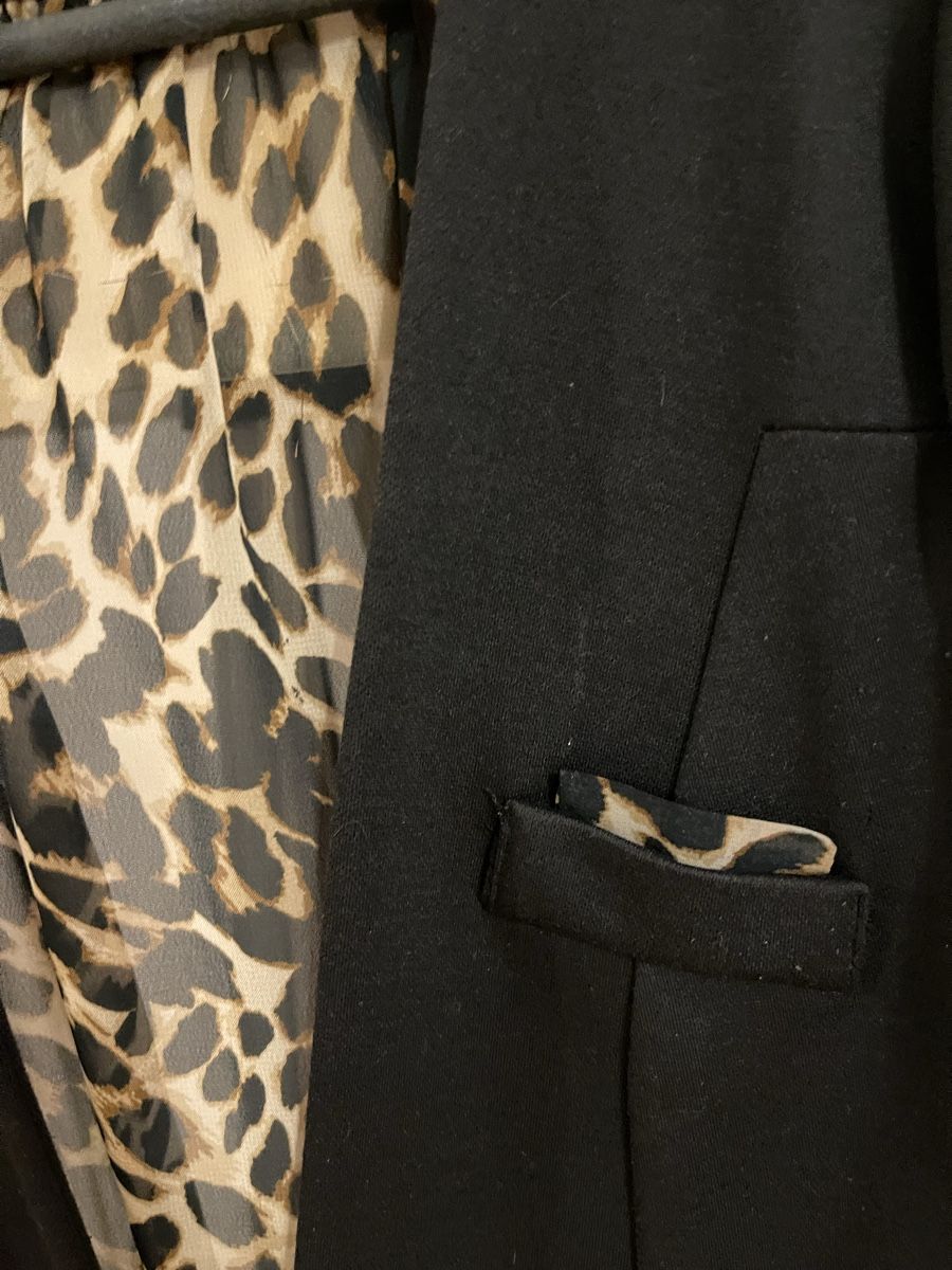 Giacche: Chic Black Blazer with Leopard Print Detail - Size M – Usato da Winterthur venduto da shp_xcc5 2