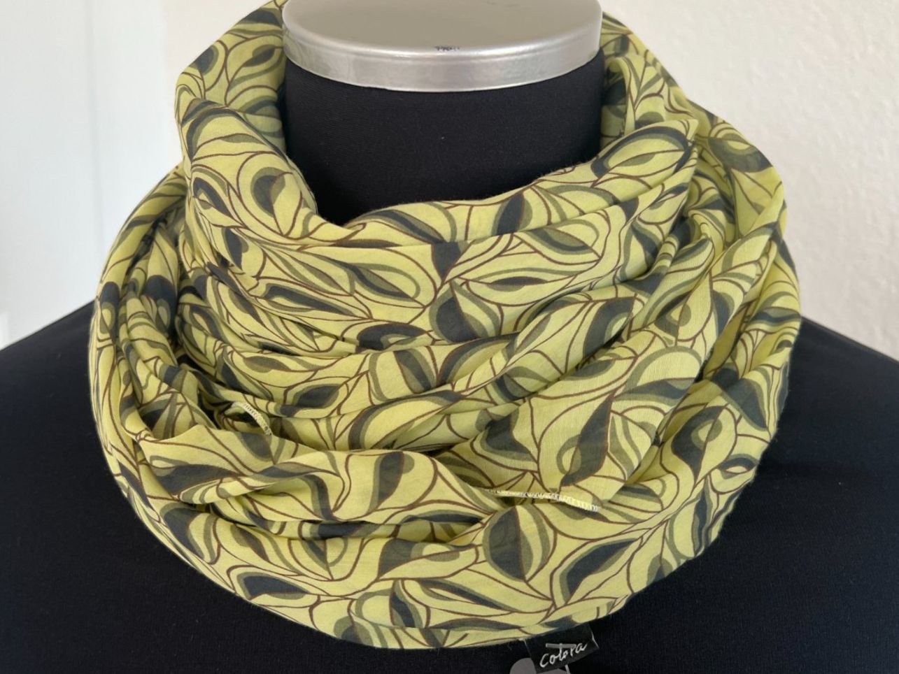 Colora Foulards & écharpes: Colora Schal, 30% Seide, Hellgrün, NEU – Neuf avec emballage d'origine à Worb par farben20zauber