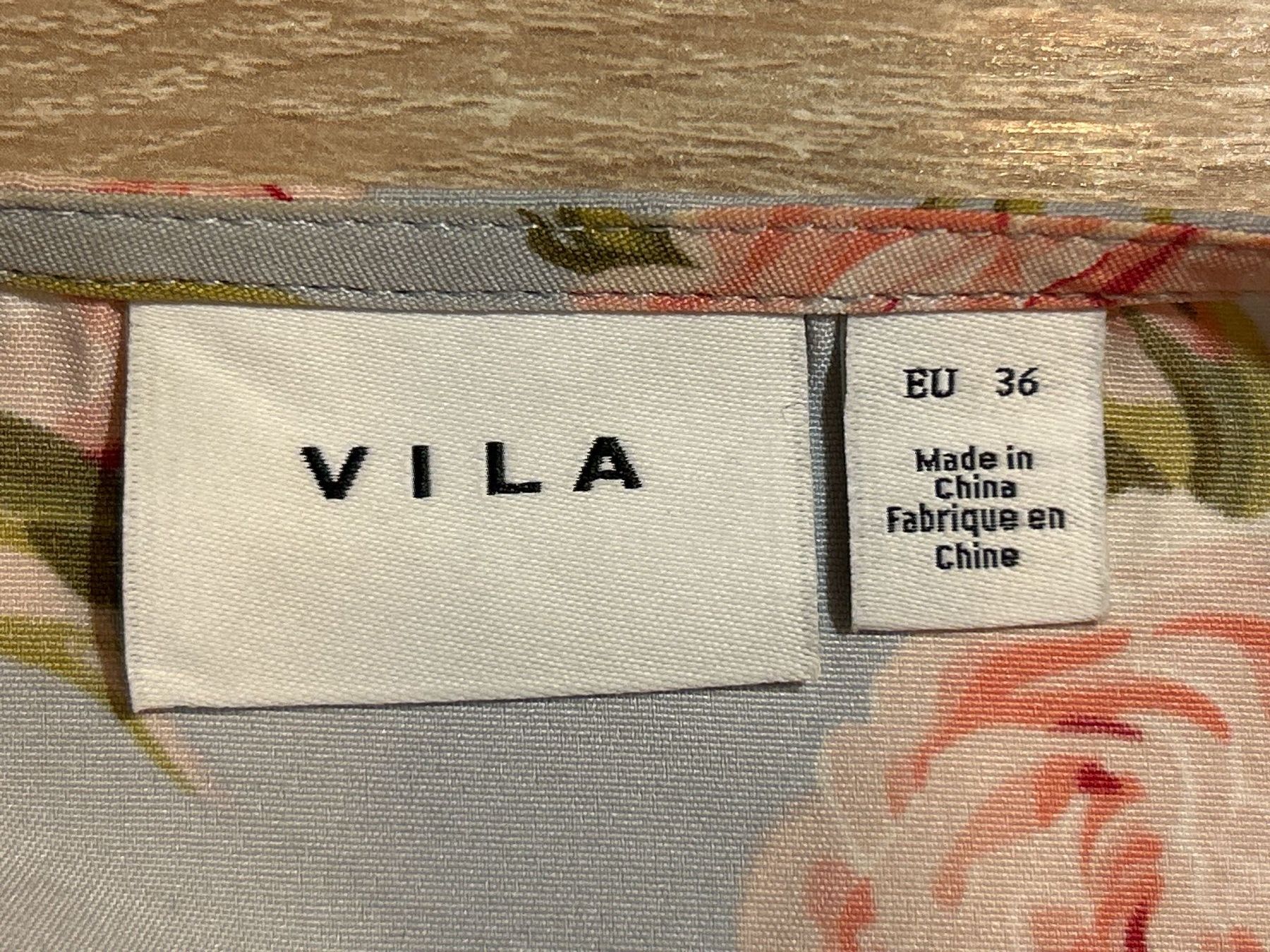Vila Chemisiers: Kurzarm Bluse mint mit Rosenmuster von Vila  Gr. 36 – D'occasion à Brunnen par Nala2929 5