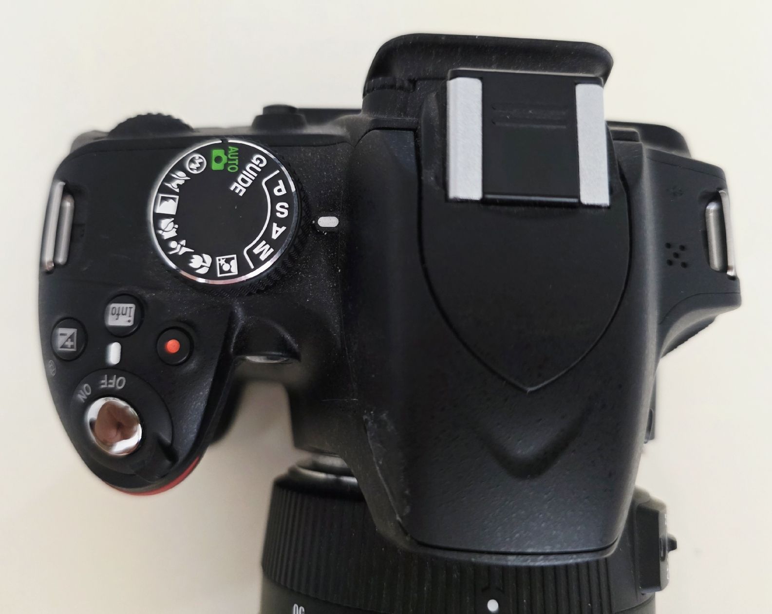 Nikon Fotocamera: Nikon D3200 ohne zubehör – Usato da wetzikon venduto da Bestedienste 2