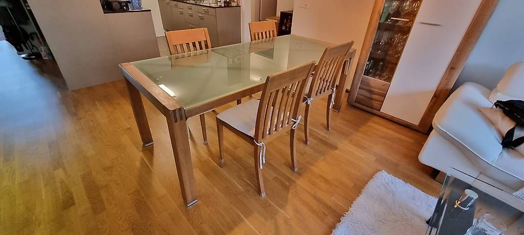 Tables: Holztisch mit Glasplatte – D'occasion à Zollikofen par Kuda85 2
