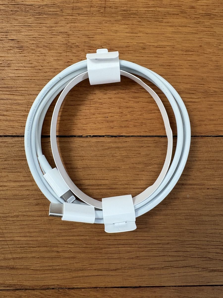 Apple Câbles: Apple USB‑C auf Lightning Kabel 1m – Neuf avec emballage d'origine à Zürich par my_butterbrot