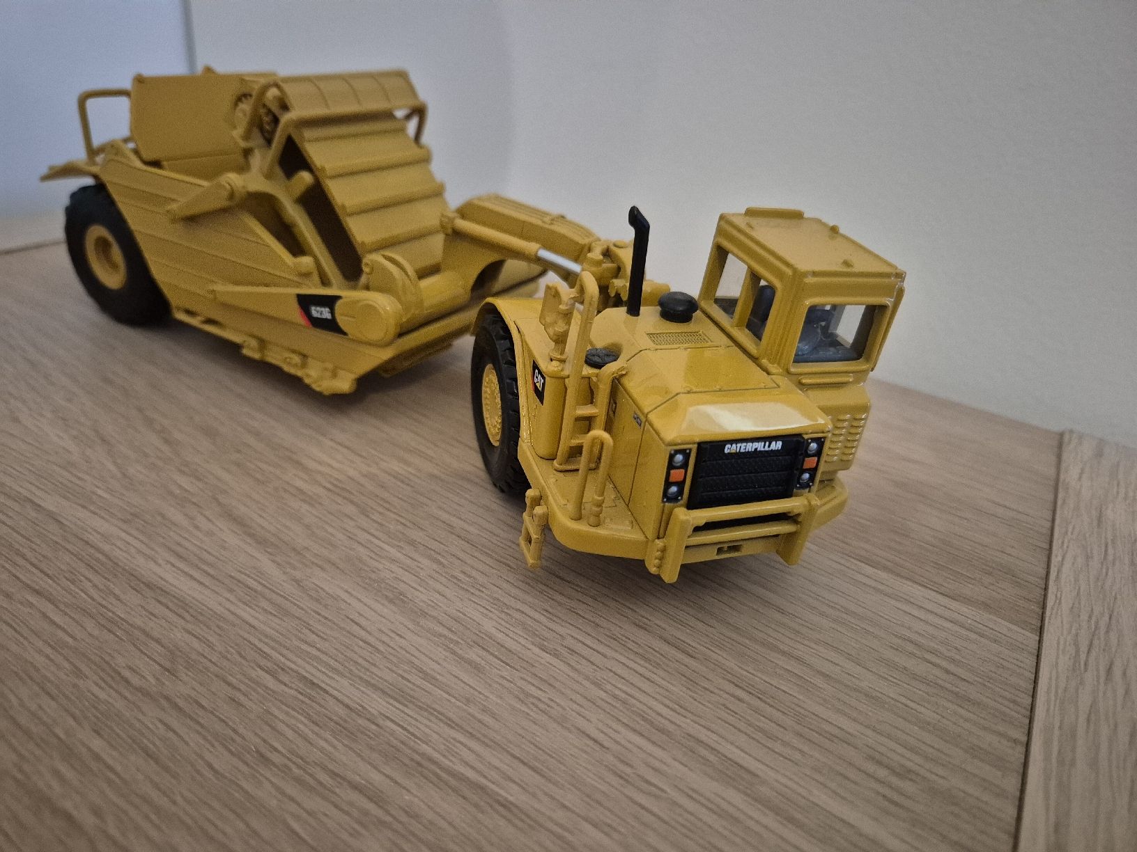 Caterpillar Kit di modellismo & Modellini statici: CAT 623G Scraper Modellauto - gut erhalten, saisonales Samml – Usato da Fischbach-Göslikon venduto da Nuno85 1