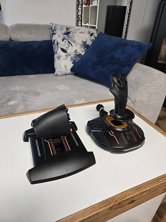 Thrustmaster Controller: Thrustmaster T16000M  FCS pour simulation de vol – Usato da Poliez-le-Grand venduto da Lea_2wl5 1