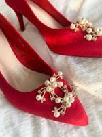 Neue Pumps Gr. 39 - rot mit Perlendetails