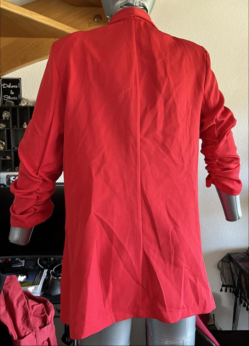 Giacche: Veste rouge tendance printemps/été – Usato da Chézard-St-Martin venduto da Cheyenne_75 2