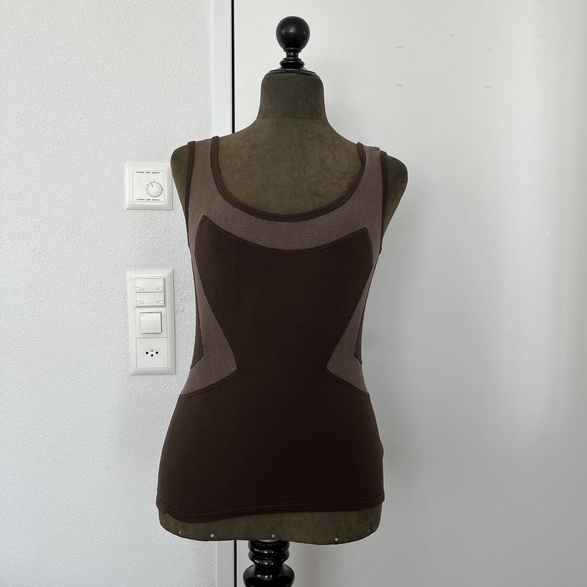Versace Top: Versace Braunes Top – Nuovo (secondo la descrizione) da Zug venduto da saskia-chiara