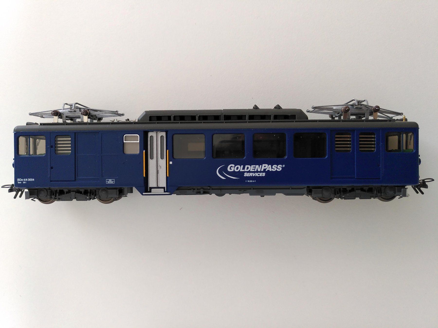 Bemo Modelleisenbahnen: Bemo MOB Triebwagen BDe 4/4 3004 GoldenPass Services H0m – Gebraucht aus Naters von Luca099 2