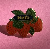 Hero Erdbeeri Pin / Anstecker - limited Edition!