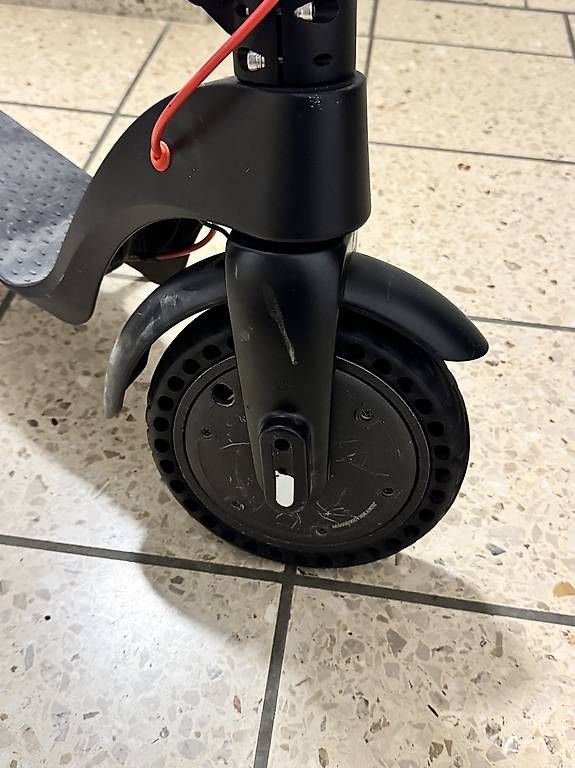 Veicoli elettrici: V Max R93 Carvee Bee Pro E Scooter – Usato da Schwerzenbach venduto da Cdl 3