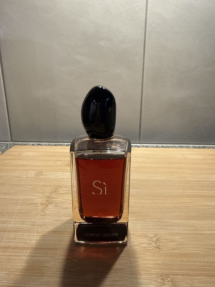 Armani Profumi & Eau de Toilette: Giorgio Armani Si Eau de Parfum 100ml ungebraucht – Usato da Interlaken venduto da Jessicaamacher24