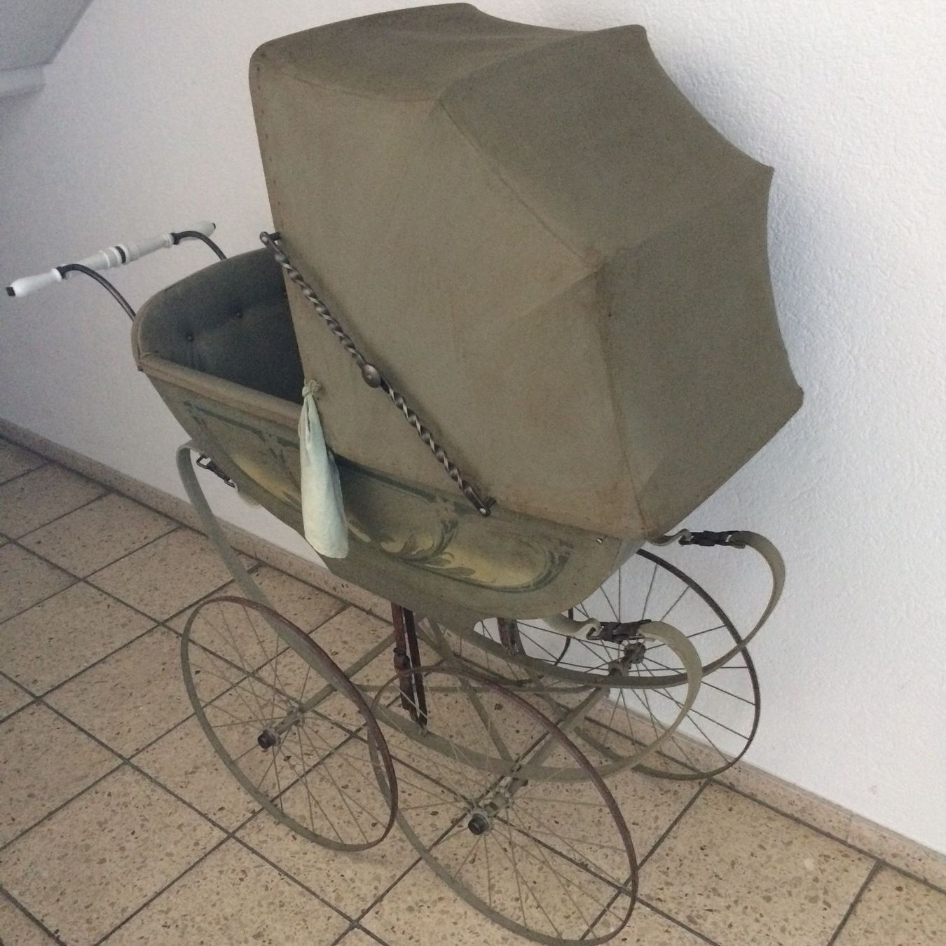 Carrozzine: Antiker Kinderwagen – Usato da Tägerig venduto da oiluig83 1