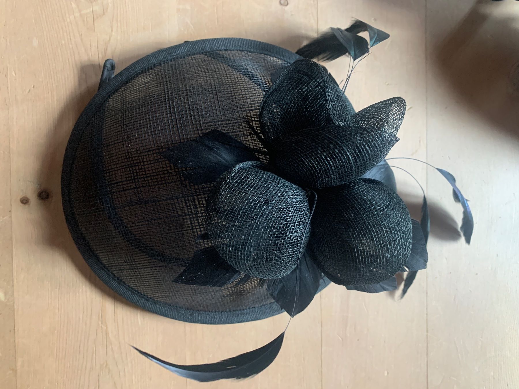 Copricapi, berretti & cappellini: KHAITE Pumps und Fascinator – Usato da Müstair venduto da soundgarden02 1