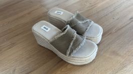 Schöne beige Sandalen 