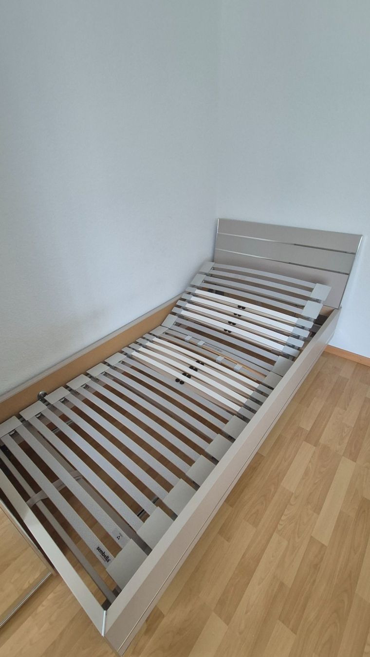 Betten: Bett – Gebraucht aus Solothurn von val_t7m6 1
