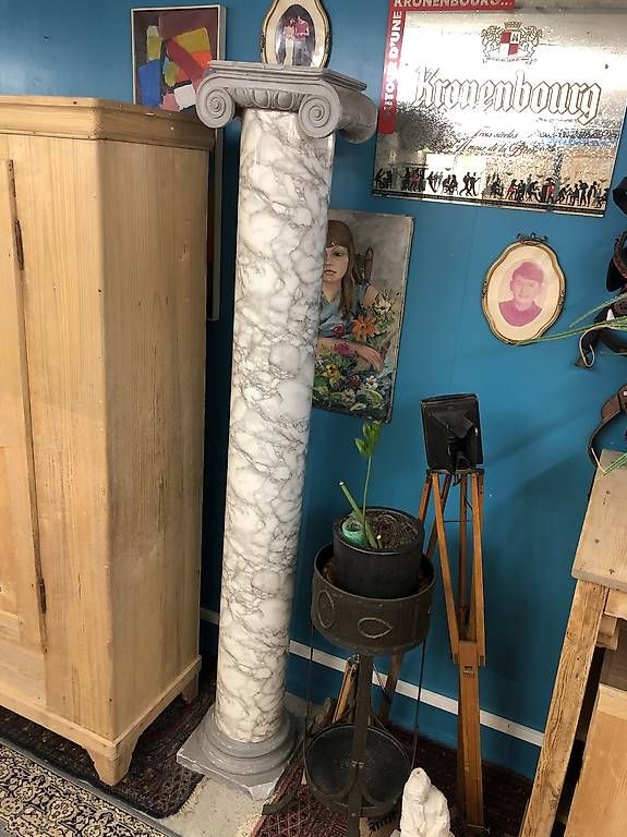 Sculture & Statue: Hohe Säule Gips grau in Marmoroptik – Usato da Malters venduto da WerkstattBurch