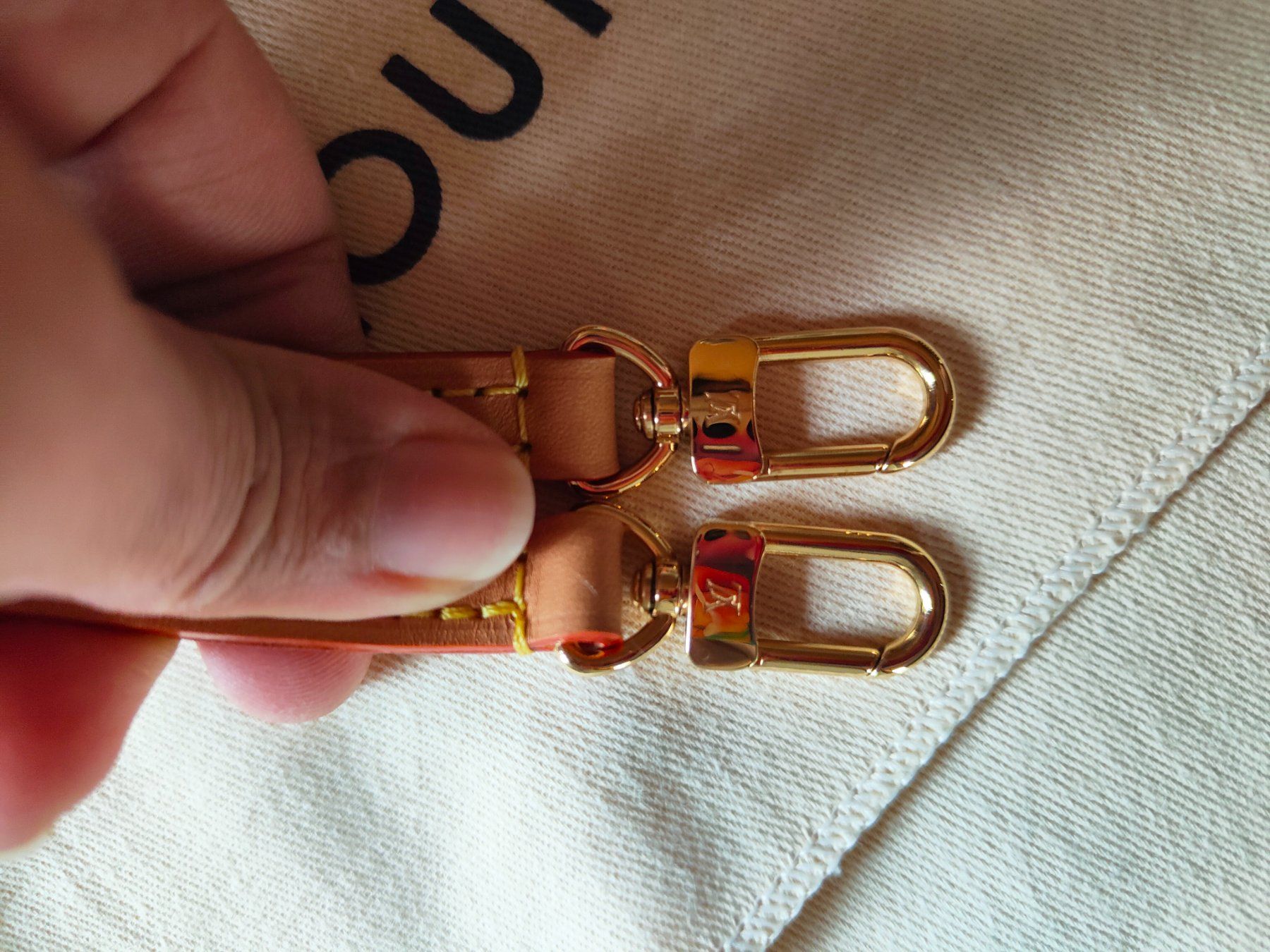 Louis Vuitton Taschen für Damen: Louis vuitton Petit Sac Plat – Neu und originalverpackt aus Hausen AG von dar_gt8p 9