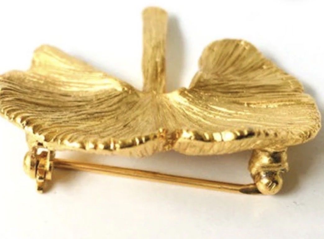 Spille & Fermagli: Broche feuille de ginkgo en plaqué or Mathieu Nancy – Nuovo (secondo la descrizione) da Genève venduto da ati_tj8f 2