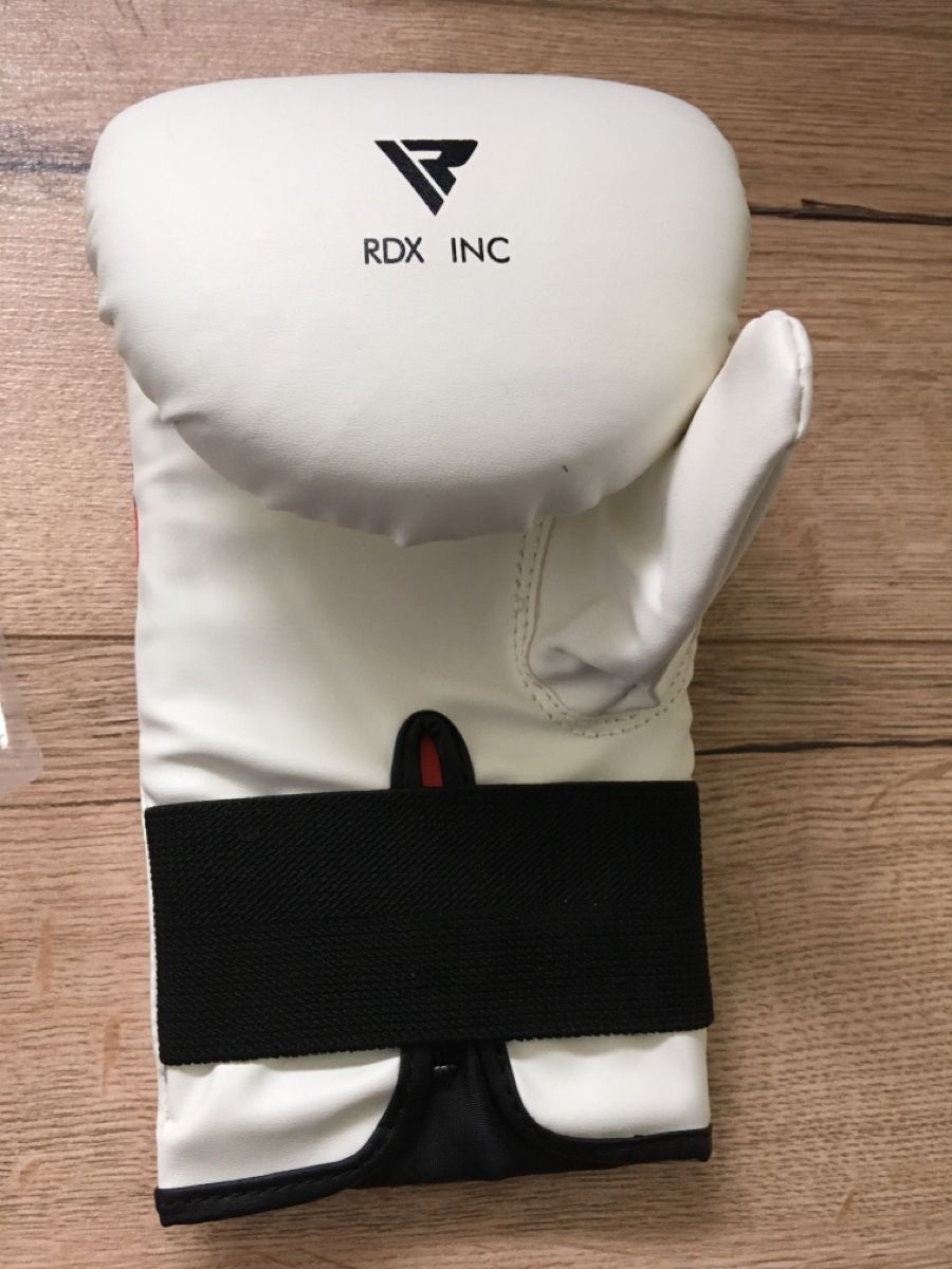 Handschuhe & Handstulpen: Boxhandschuhe – Neu und originalverpackt aus Selzach von SB09 1