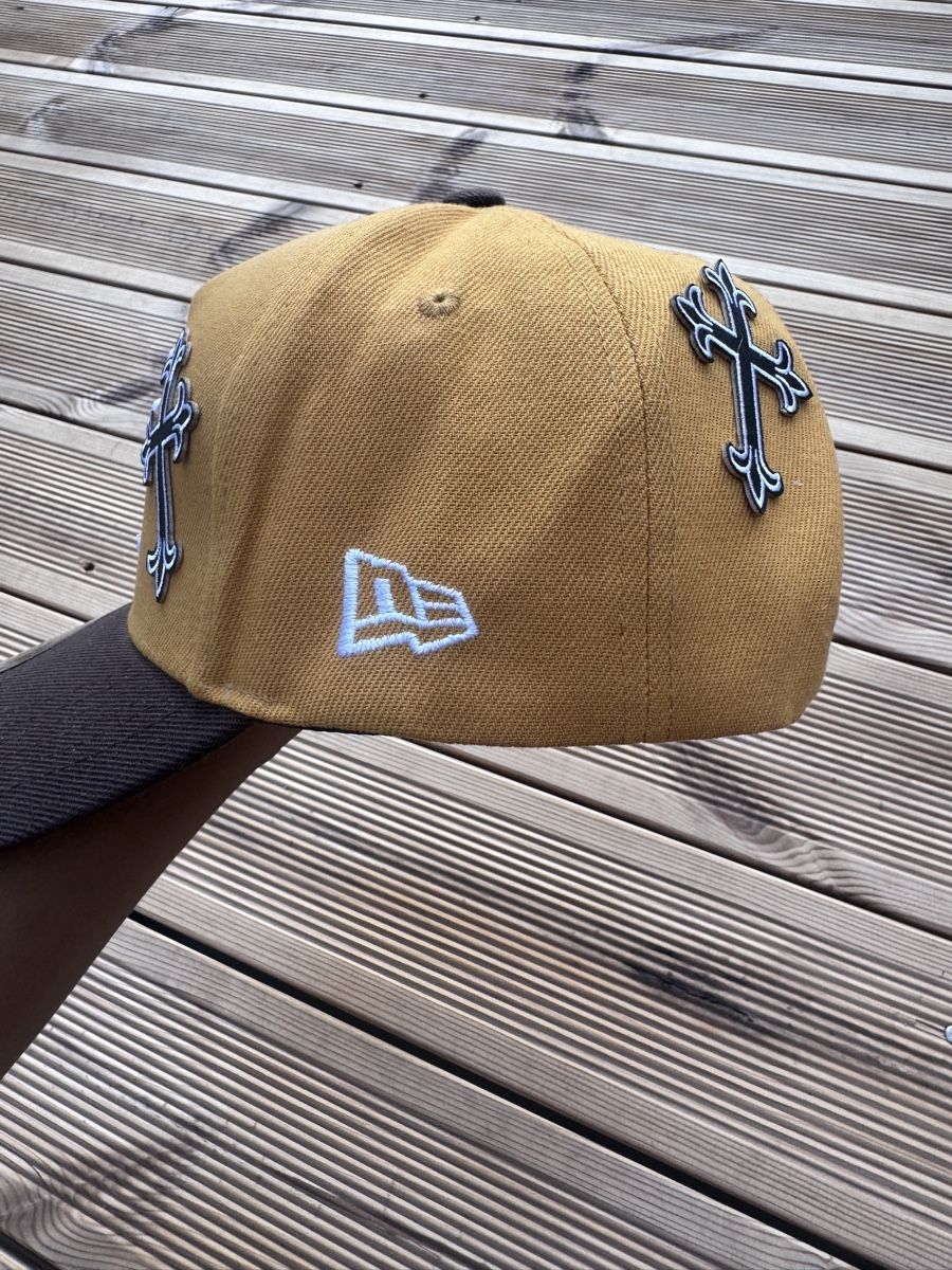 New Era Copricapi, berretti & cappellini: New Era Custom LA Gothic Cross Snapback Cap – Nuovo e nell'imballaggio originale da Caviano venduto da reselleo 6