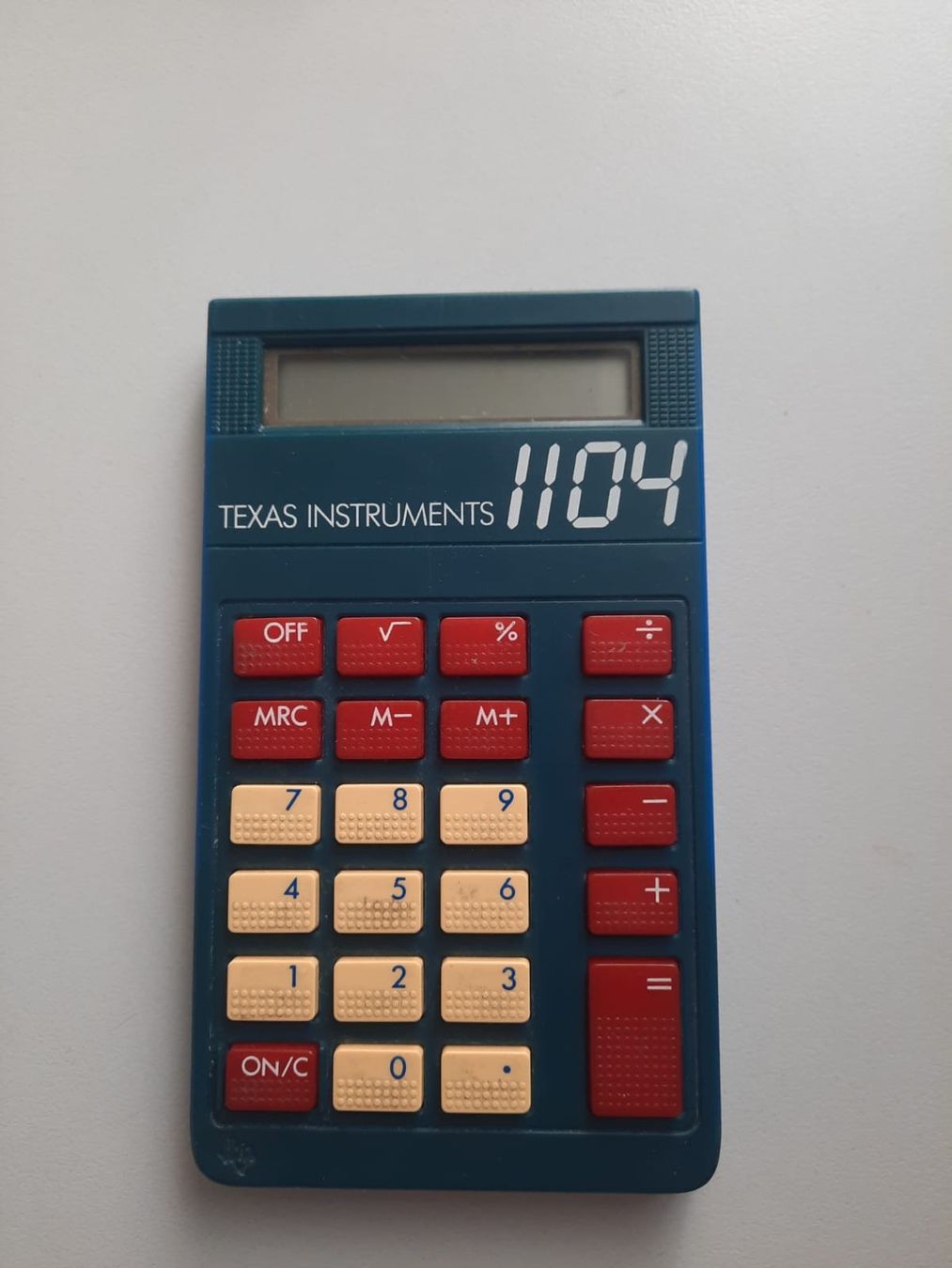 Texas Instruments Calcolatrici tascabili: Vintage Taschenrechner Texas Instruments TI-1104 – Usato da Rorschach venduto da pie_b2yg