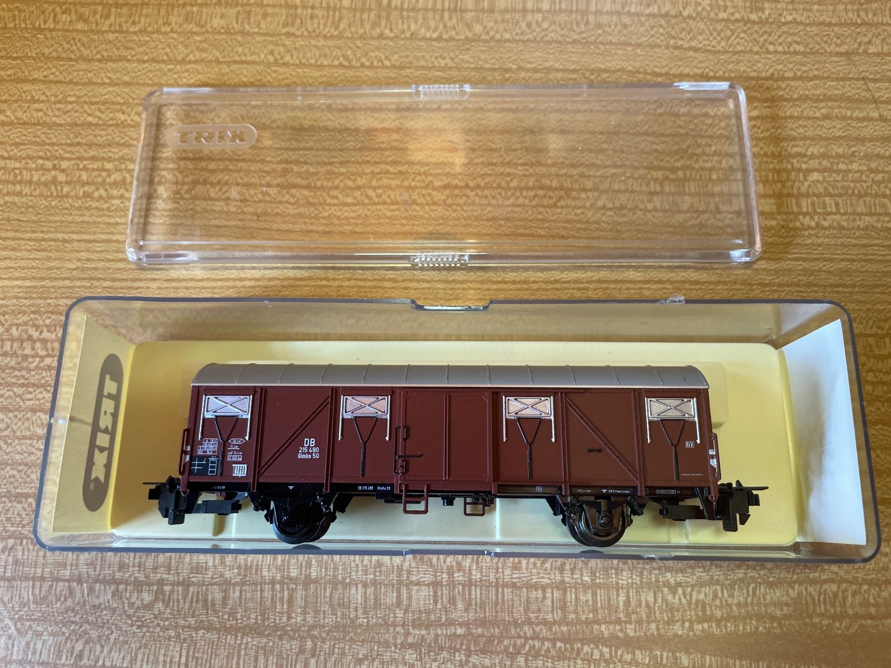 Trix Modellini di ferrovie: Trix Express H0 33578: DB Gedeckter Güterwagen – Usato da Suhr venduto da Daneli7 4