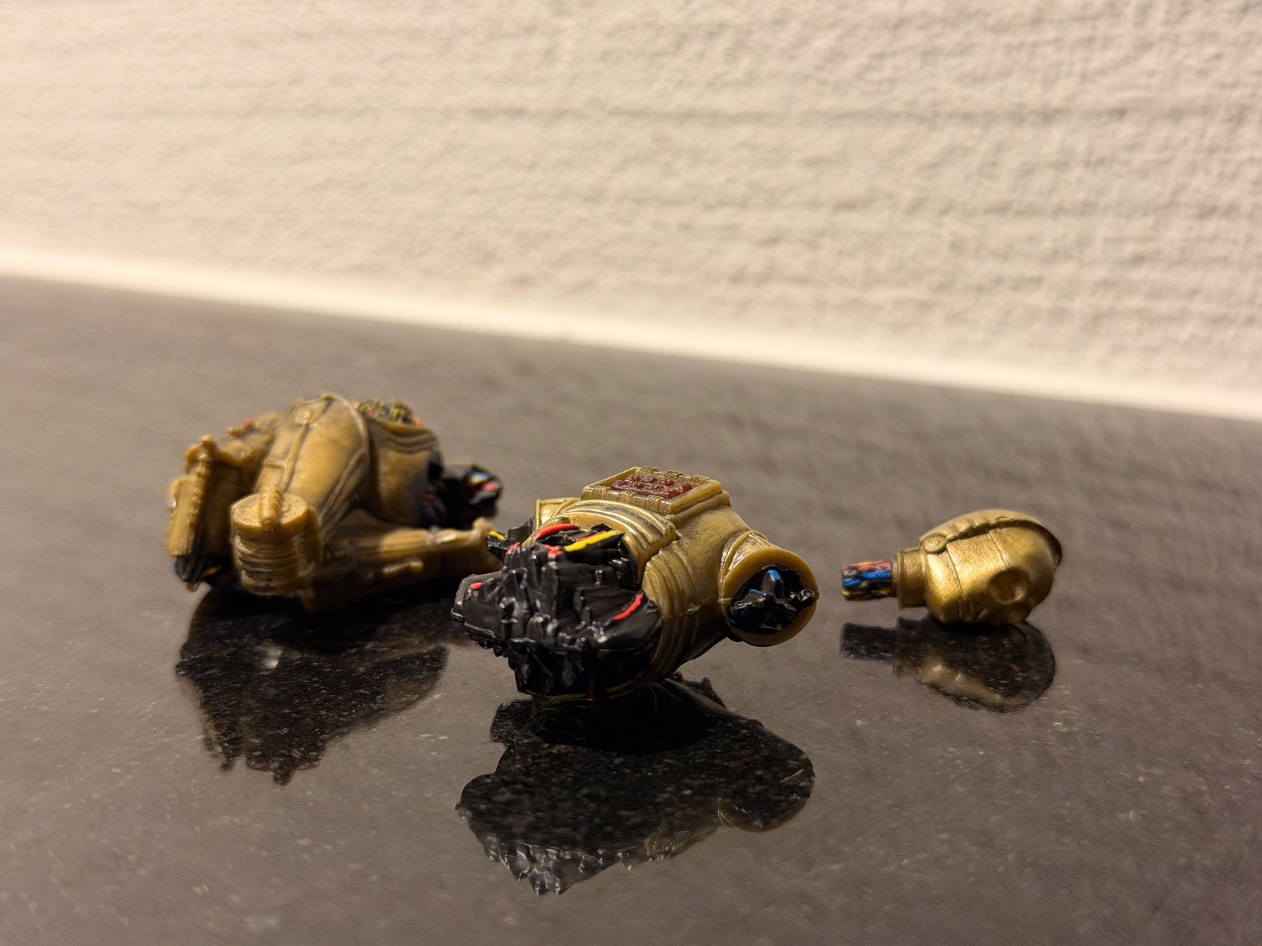 Star Wars Statuette: Hasbro Star Wars C-3P0 (Zerstörte Version) – Usato da Reinach BL venduto da Graphix 2