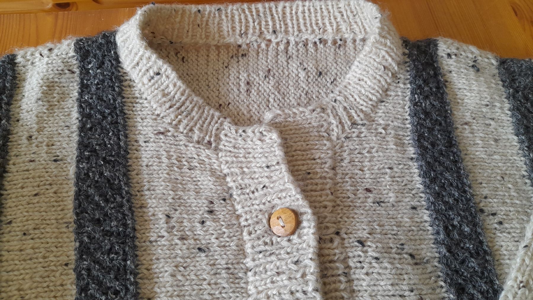 Giacche: Handgestrickte Jacke Gr. 46-48 – Usato da Nesslau venduto da Churfirsten08 2