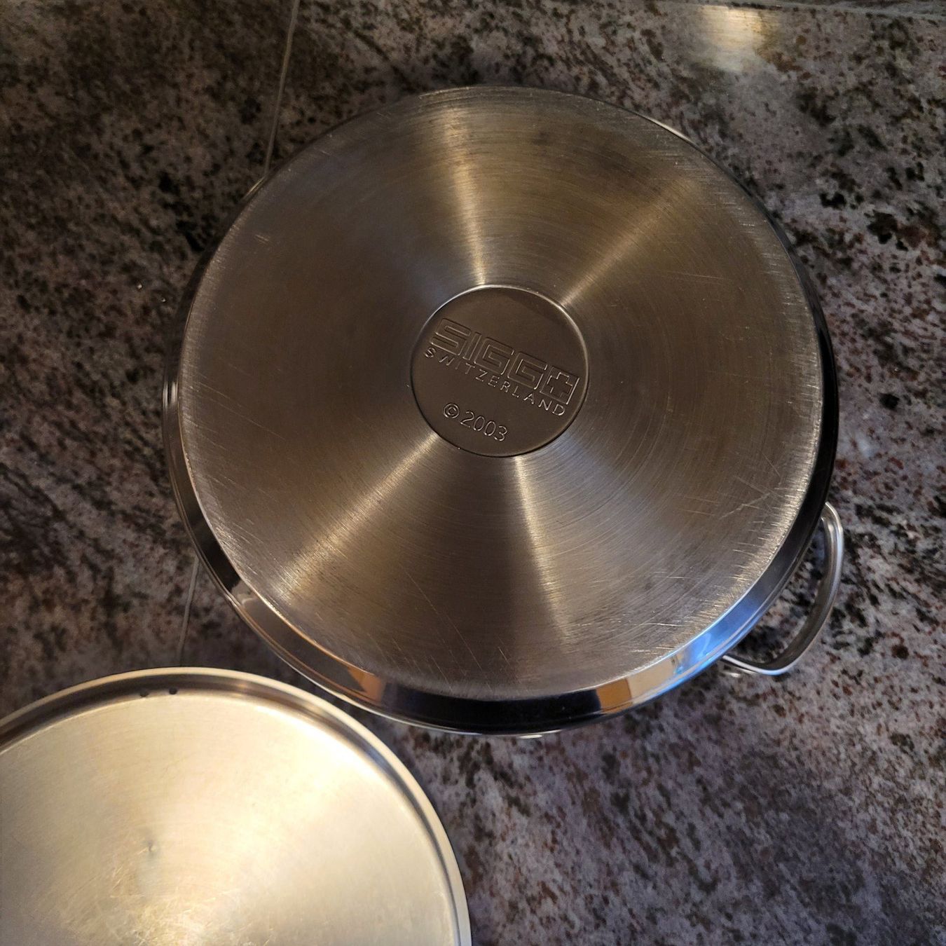Sigg Casseroles: SIGG Kochtopf Edelstahl mit Sieb, Sieb Einsatz und Deckel – D'occasion à Dörflingen par tucson16 5