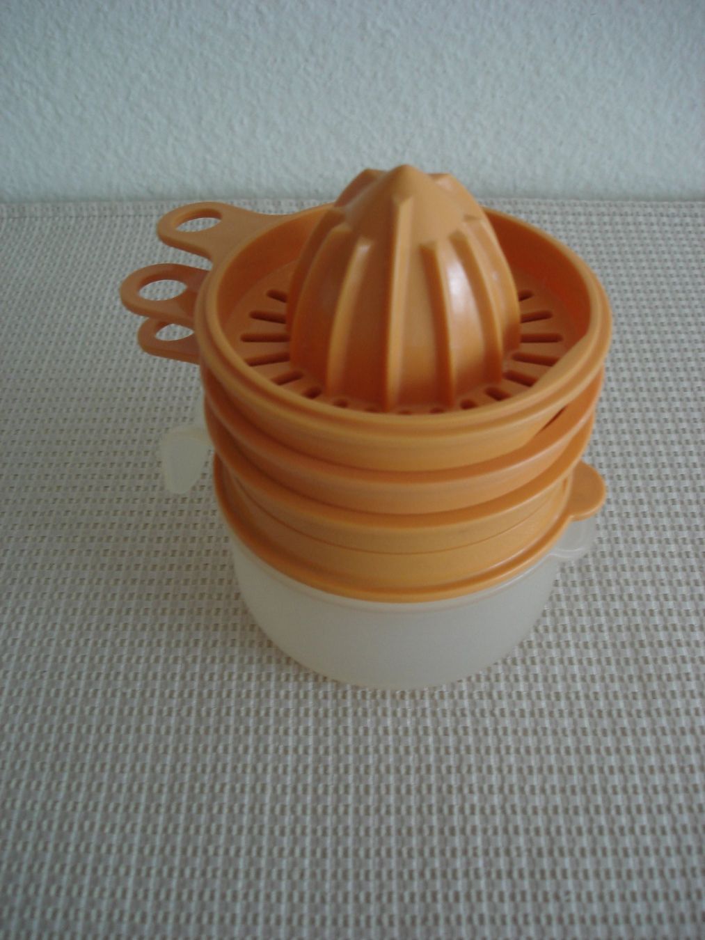 Tupperware Contenitori & Simili: Tupperware Küchenperle 3-IN-1 Küchenhelfer & Behälter 650ml – Usato da Regensdorf venduto da anna059 1