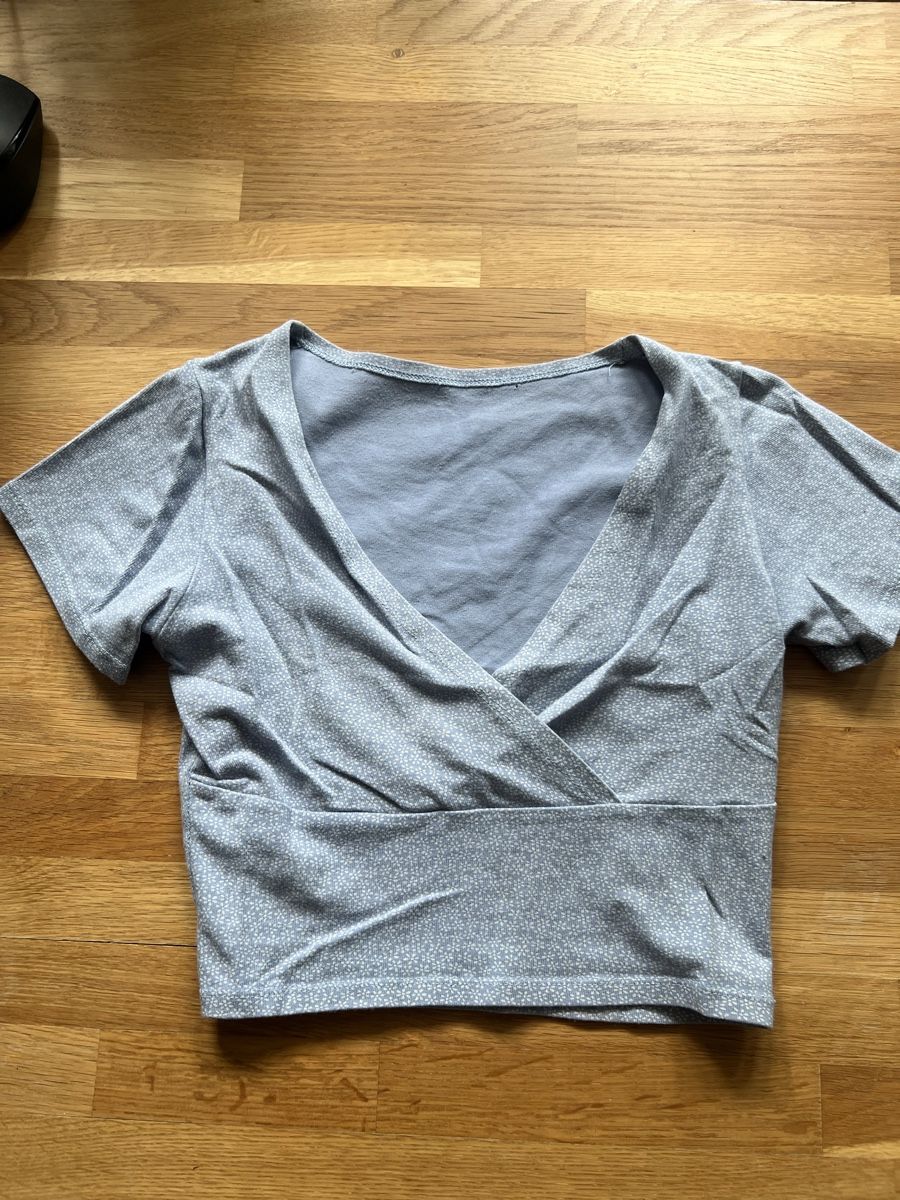 Brandy Melville T-shirt: brandy melville tshirt – Nuovo (secondo la descrizione) da Bern venduto da lea_wf9x