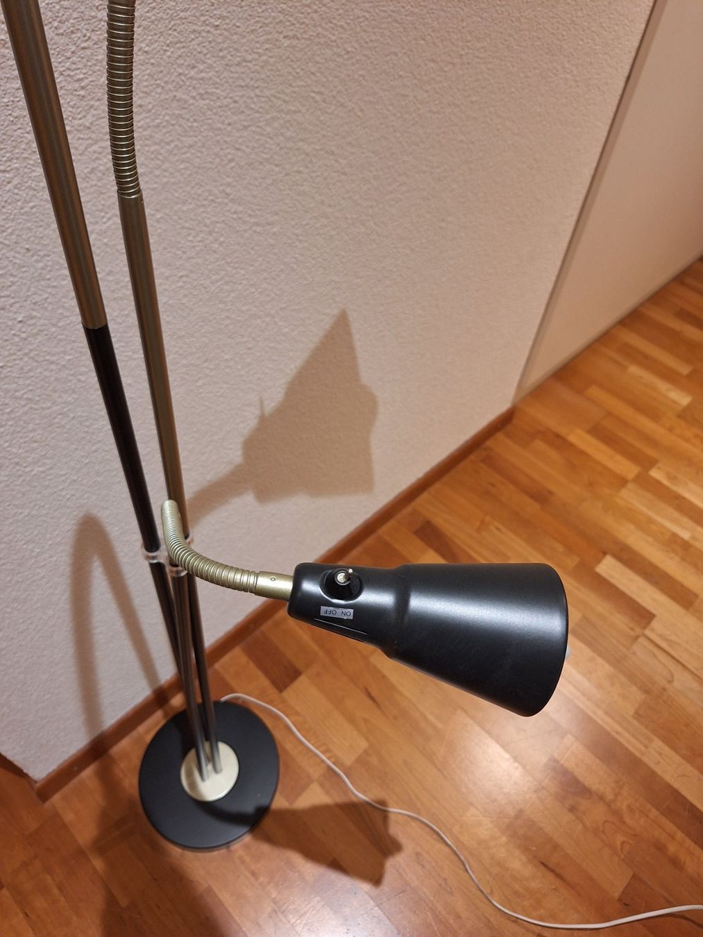 Ikea Lampade: Standleuchte mit 3er-Spot, schwarz, IKEA – Usato da Dietikon venduto da Mari-8953 2
