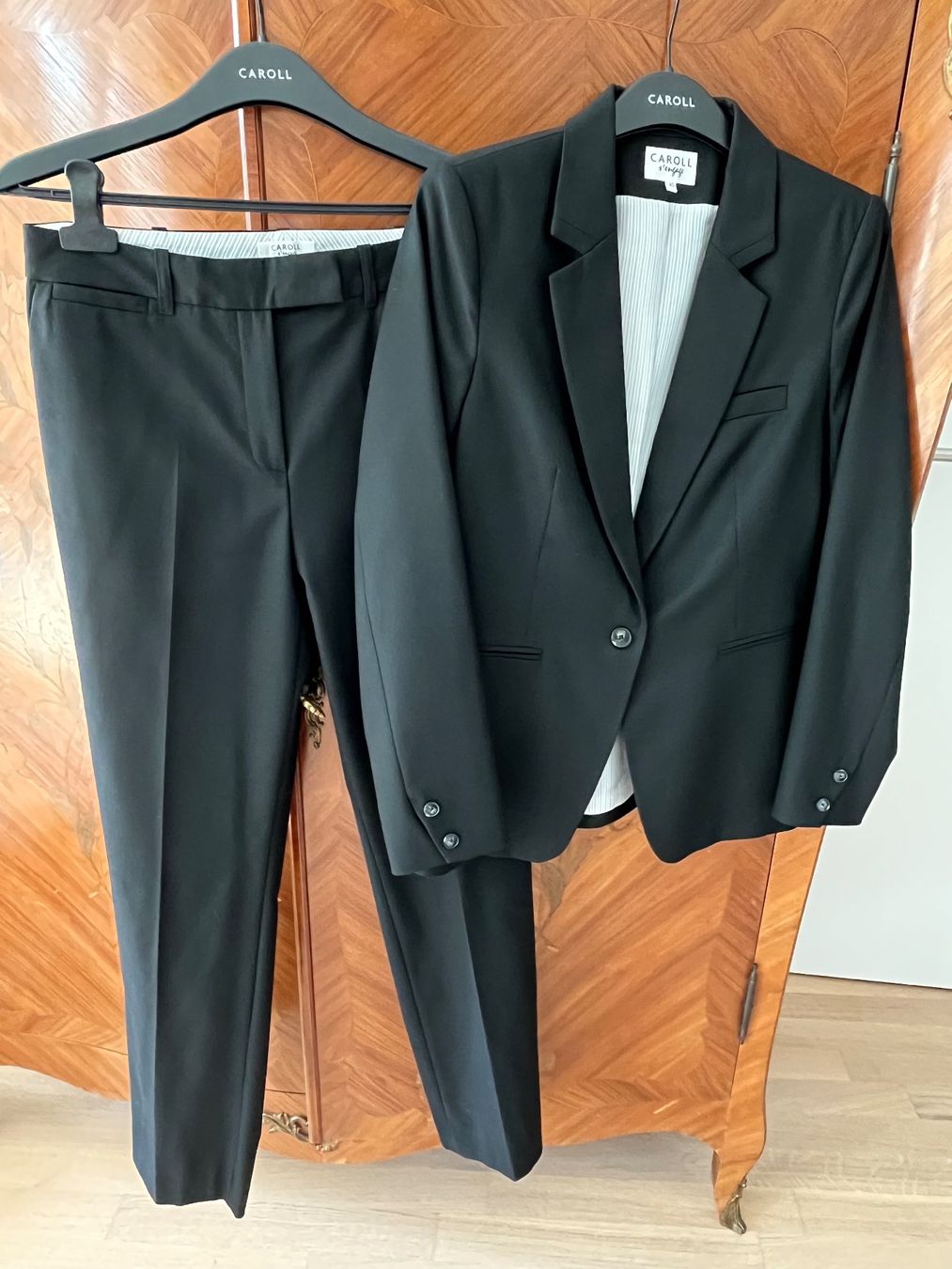 Caroll Completi & Tailleur: Tailleur Caroll Noir – Usato da Chêne-Bougeries venduto da lis_cww5
