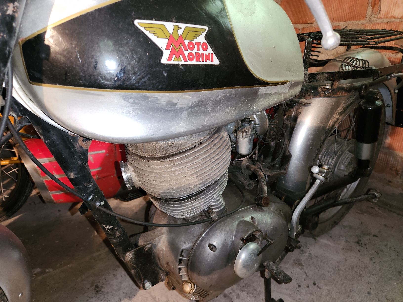 Moto Morini Strada: Seltene Oldtimer Moto Morini 125, Scheunenfund, defekt – Difettoso da Stein AG venduto da Metaluna 1